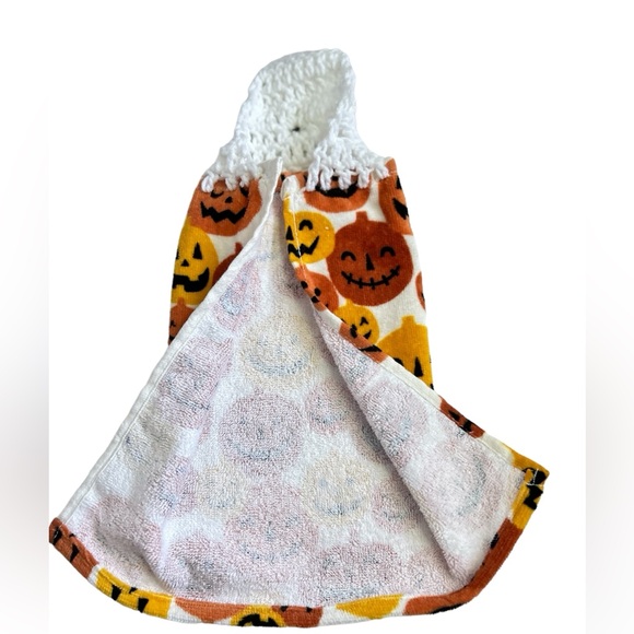 HAND CRAFTED Halloween Crocheted Top Hanging Kitchen or Bathroom Hand Towels - Picture 7 of 9